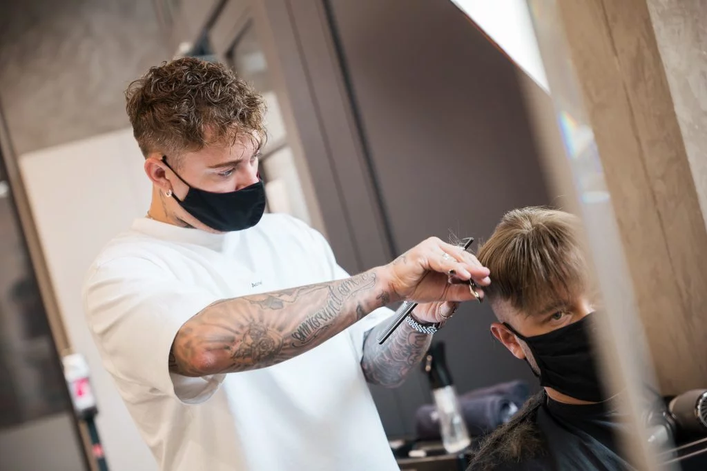 STELLENAUSSCHREIBUNG Friseur // Top Stylist m/w/d mit mehrjähriger Erfahrung